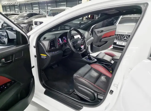 Hyundai Avante 2018 · 1.6 AT