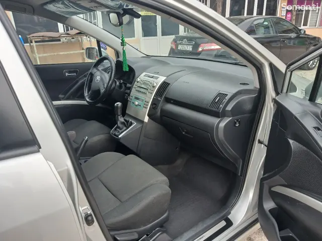 Toyota Corolla Verso 2006 · 1.8 MT