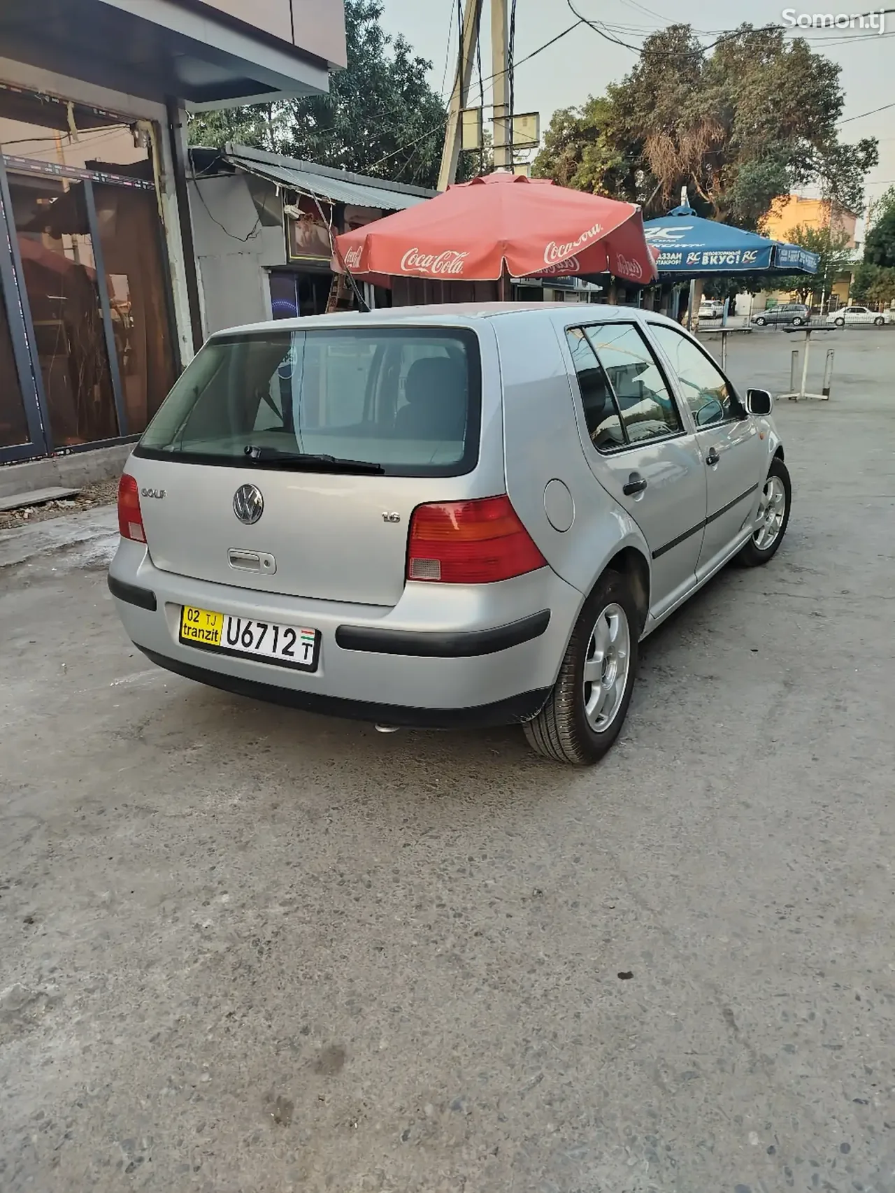 Volkswagen Golf 1998 · 1.6 MT