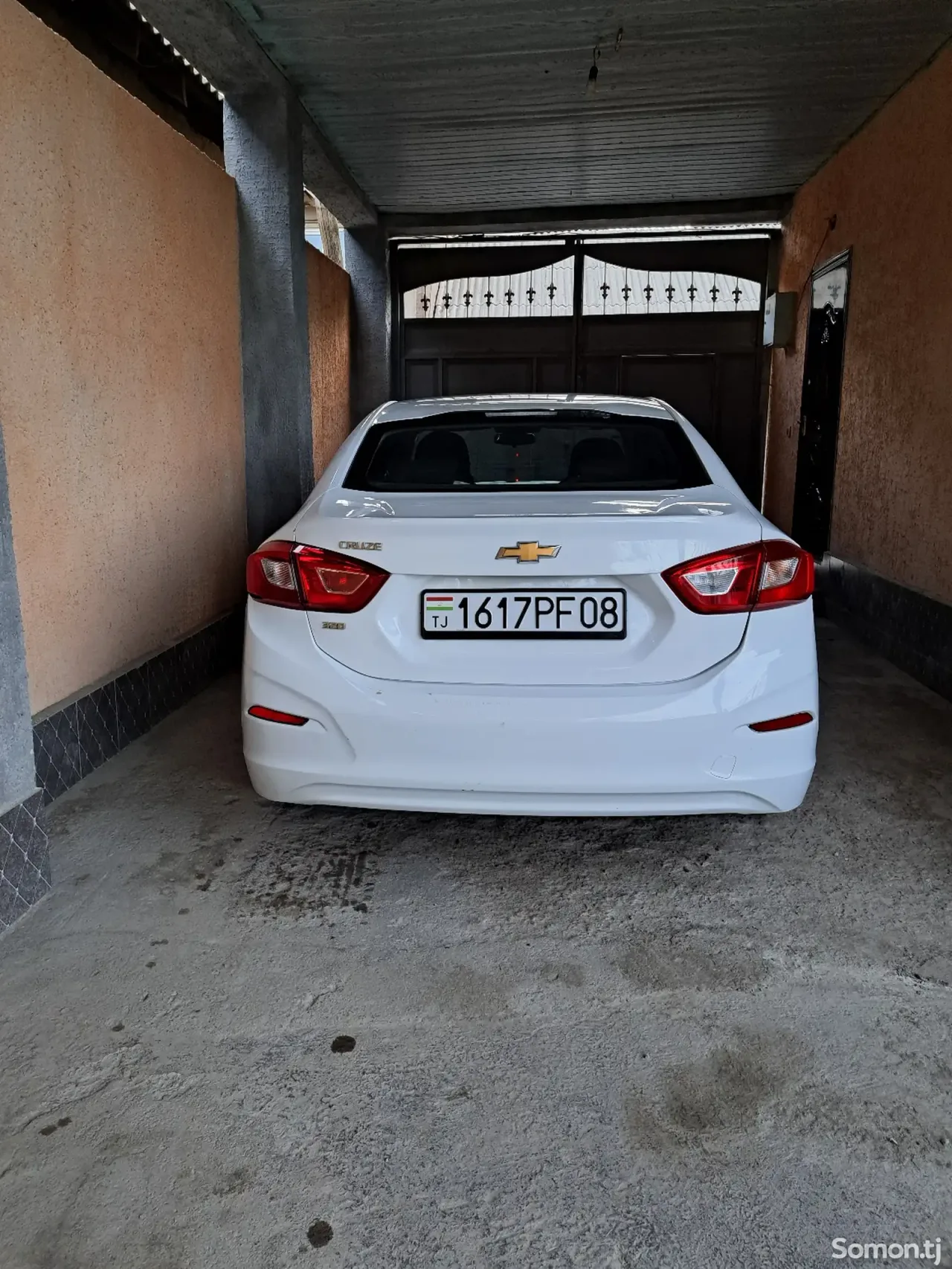 Chevrolet Cruze 2018 · 1.5 AT