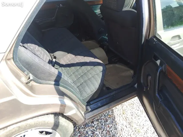 Mercedes-Benz W201 1990 · 1.8 MT