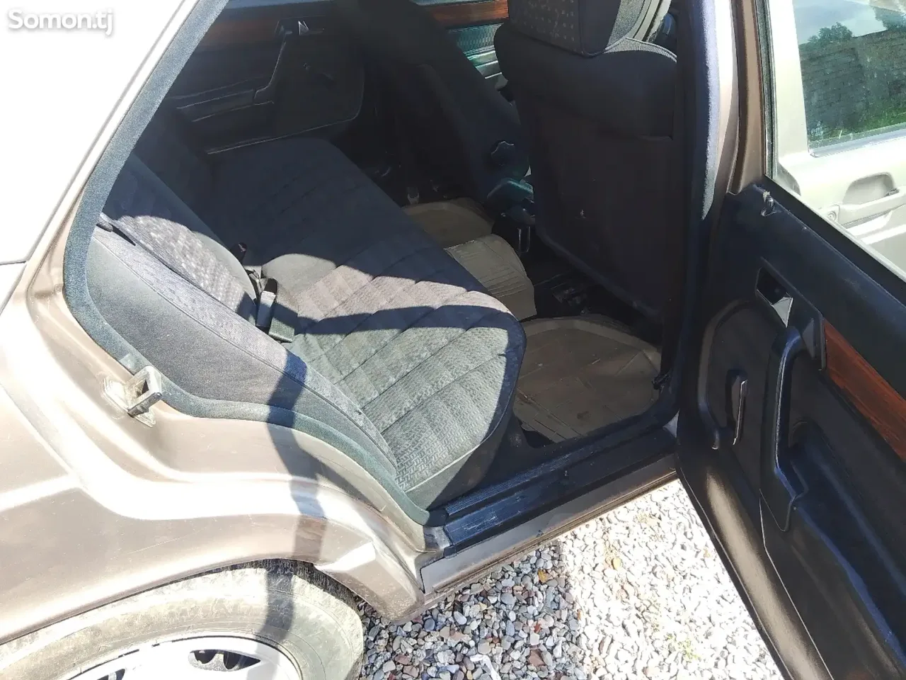 Mercedes-Benz W201 1990 · 1.8 MT