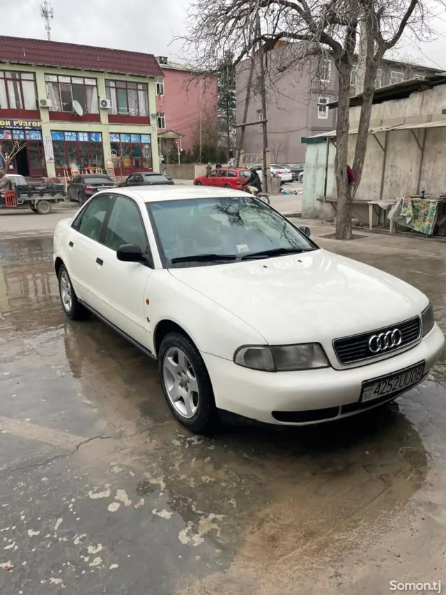 Audi A4 1995 · 1.6 MT