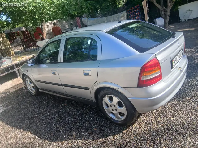 Opel Astra G 2000 · 1.6 MT