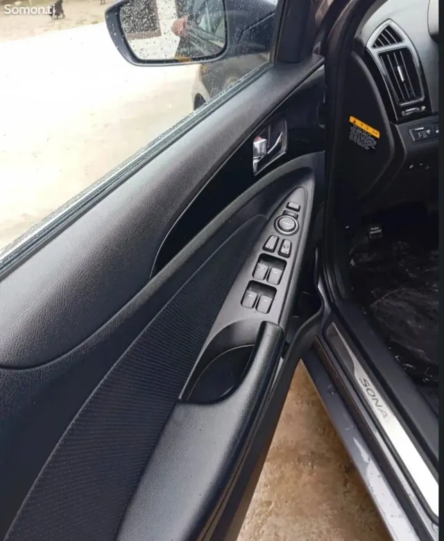 Hyundai Sonata 2010 · 2.4 AT