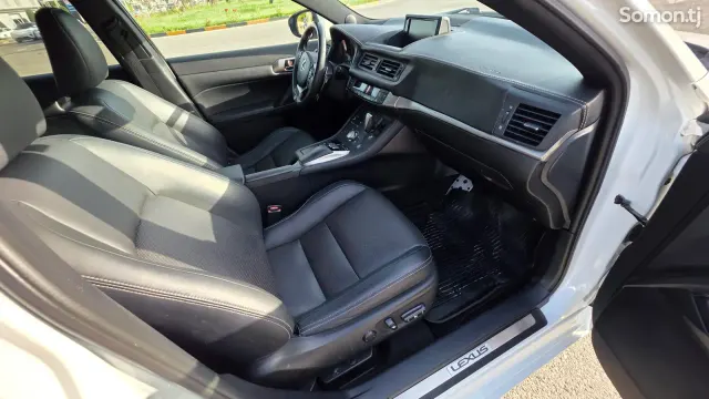 Lexus CT series 2014 · 2.0 CVT