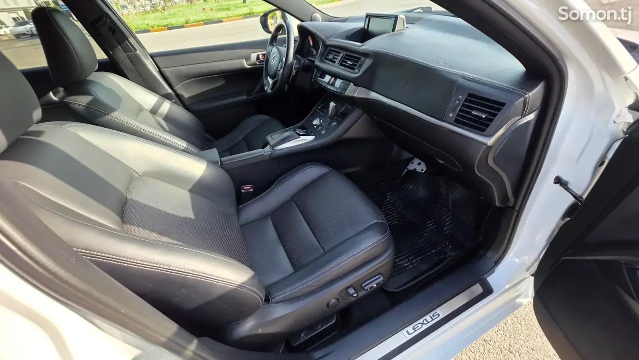 Lexus CT series 2014 · 2.0 CVT