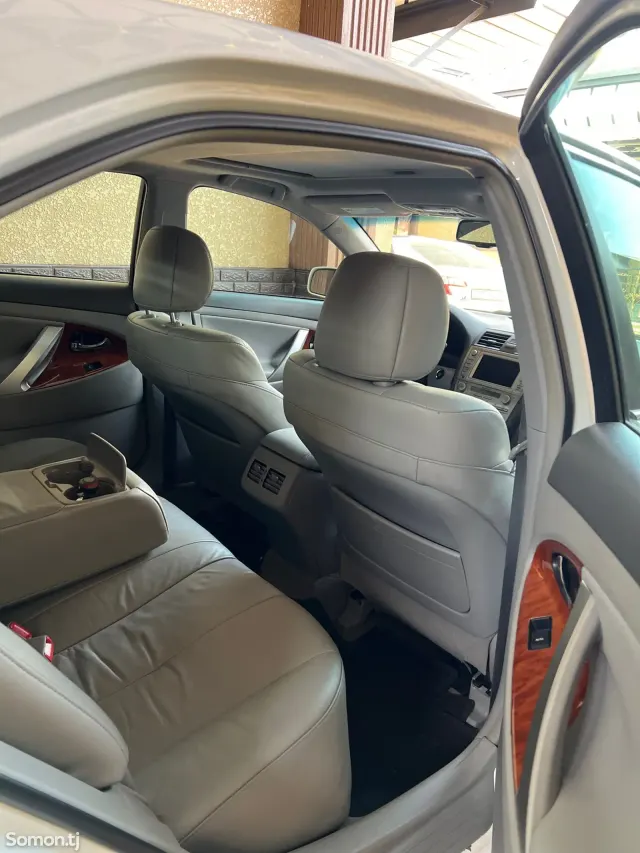 Toyota Camry 2010 · 2.5 AT
