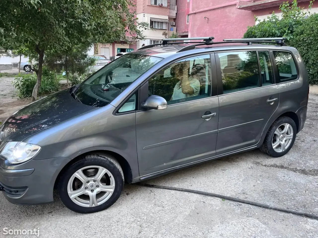 Volkswagen Touran 2007 · 1.9 AT