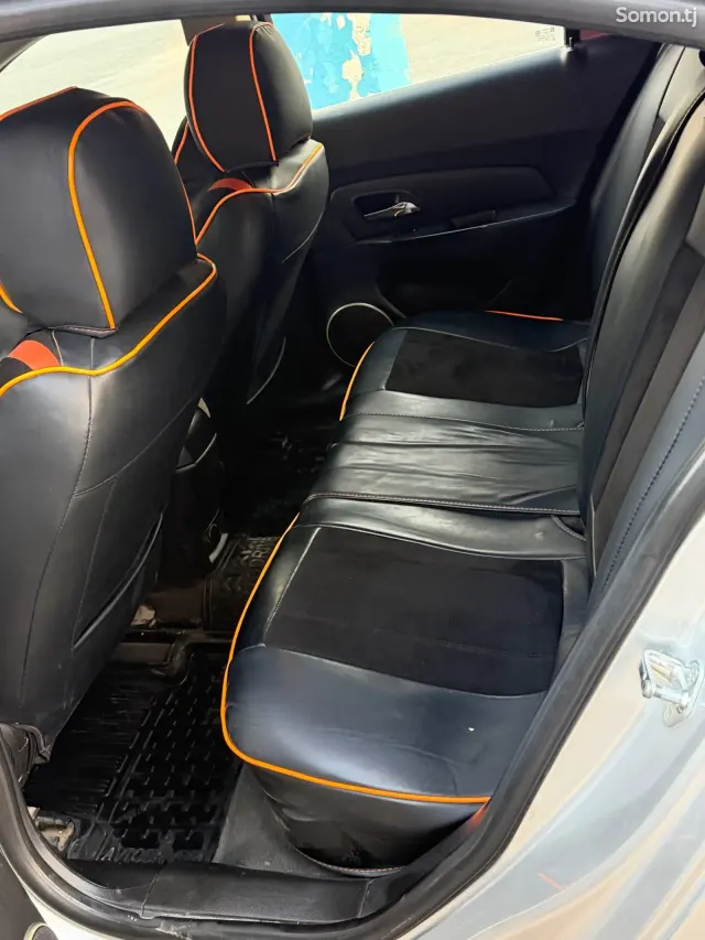 Chevrolet Cruze 2011 · 1.6 AT