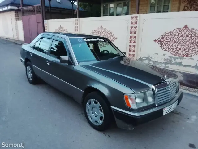 Mercedes-Benz W124 1992 · 2.0 MT