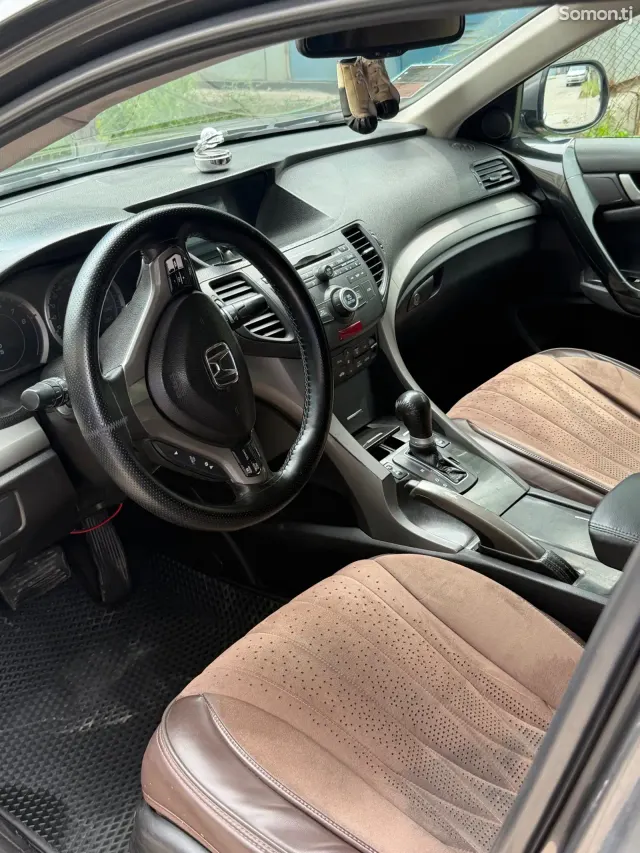 Honda Accord 2012 · 2.4 AT