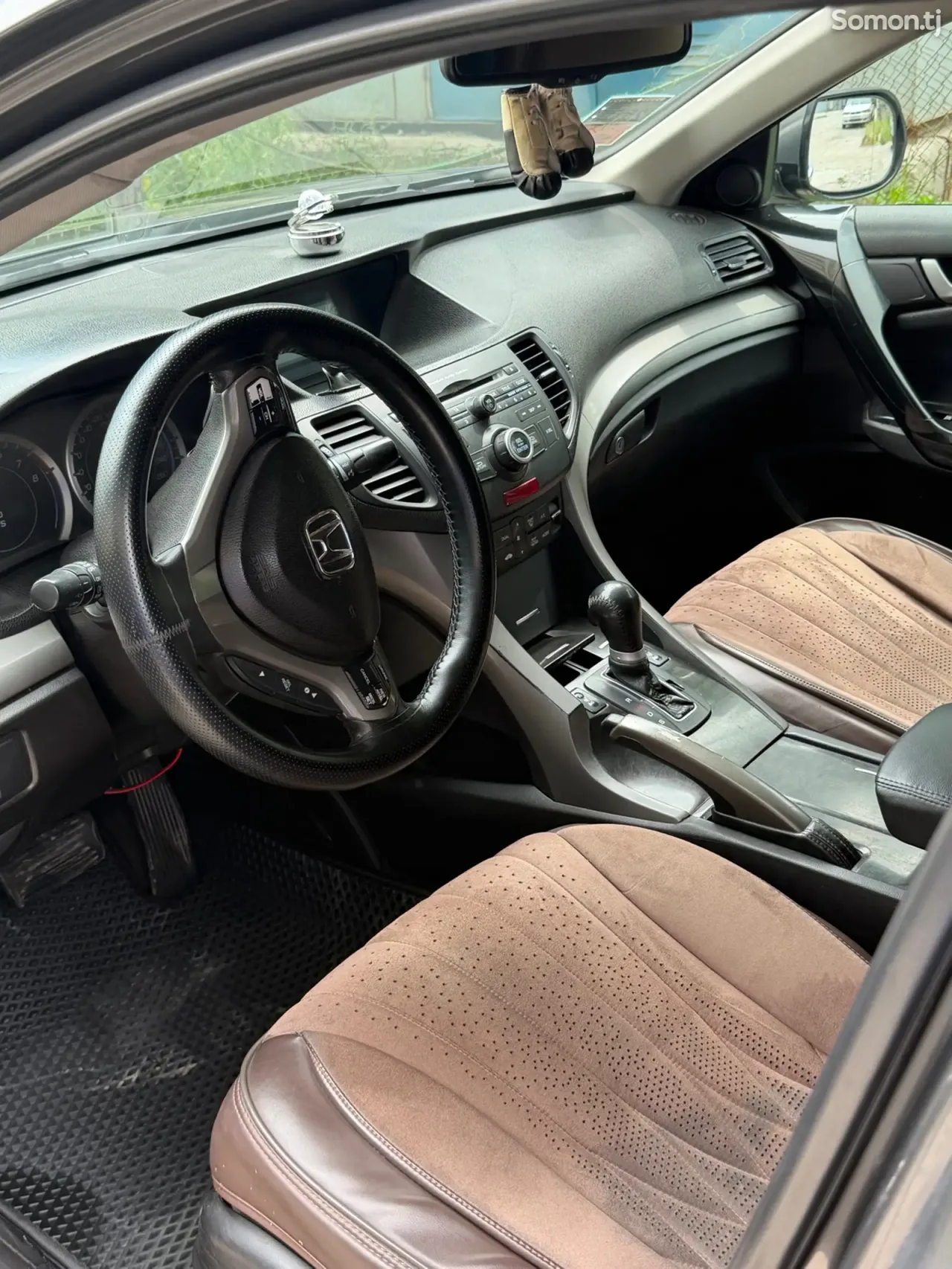 Honda Accord 2012 · 2.4 AT