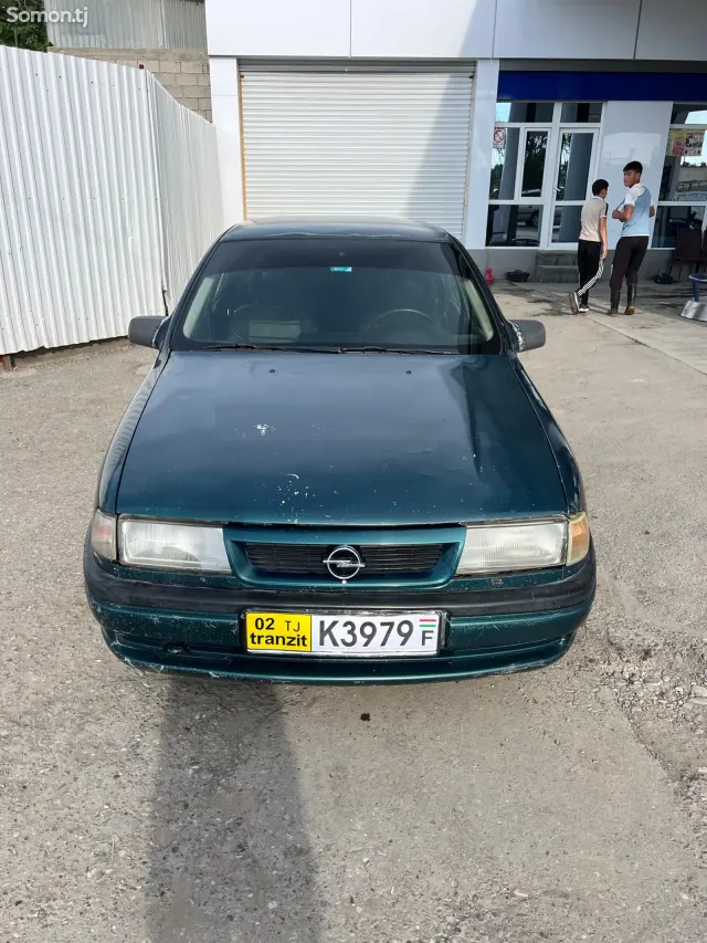 Opel Vectra A 1994 · 1.6 MT