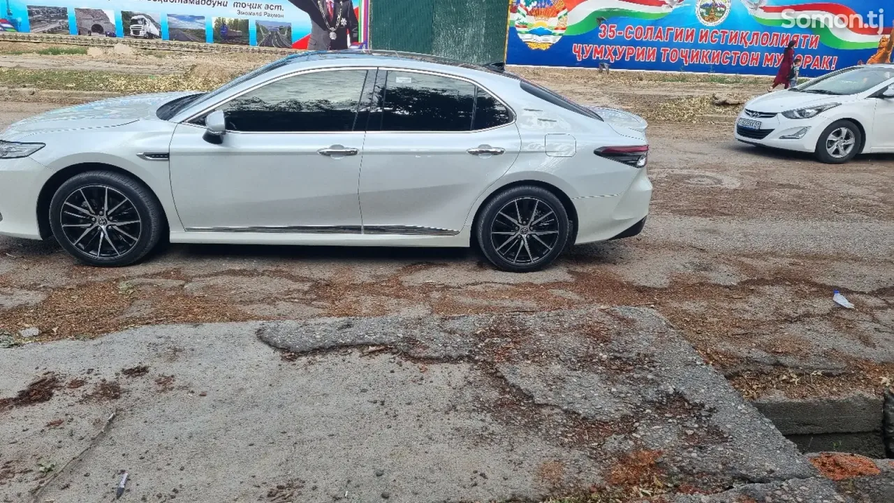 Toyota Camry 2023 · 2.5 AT