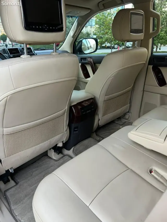 Toyota Land Cruiser Prado 2015 · 4.0 AT