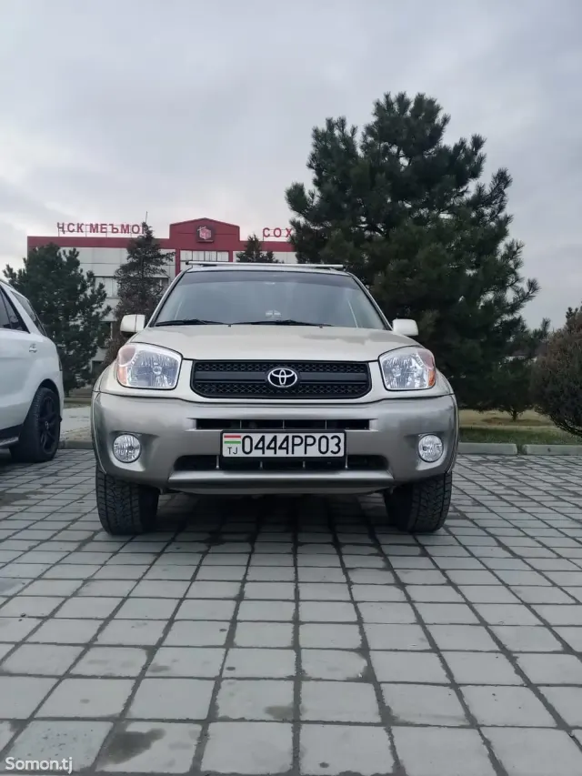Toyota RAV 4 2004 · 2.4 AT