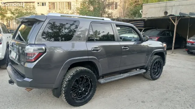 Toyota 4Runner 2015 · 4.0 AT