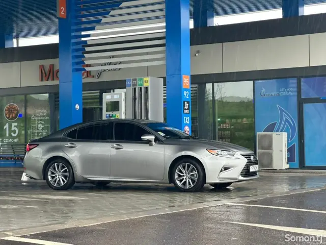 Lexus ES series 2016 · 2.5 AT