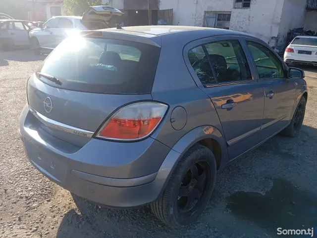 Opel Astra H 2006 · 1.7 MT