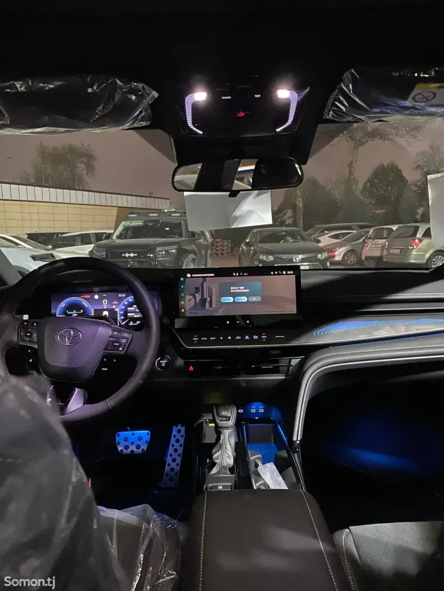 Toyota Camry 2026 · AT