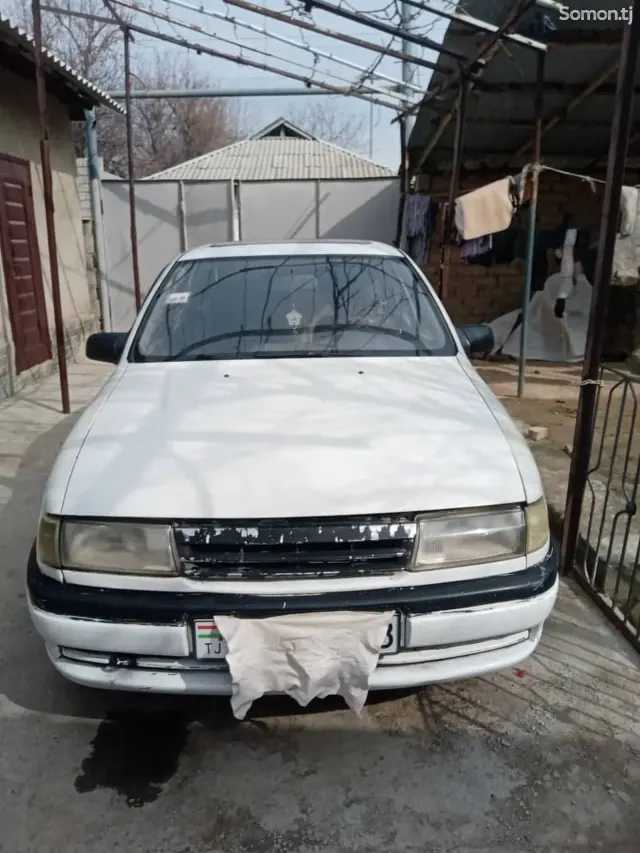 Opel Vectra A 1991 · 1.6 MT