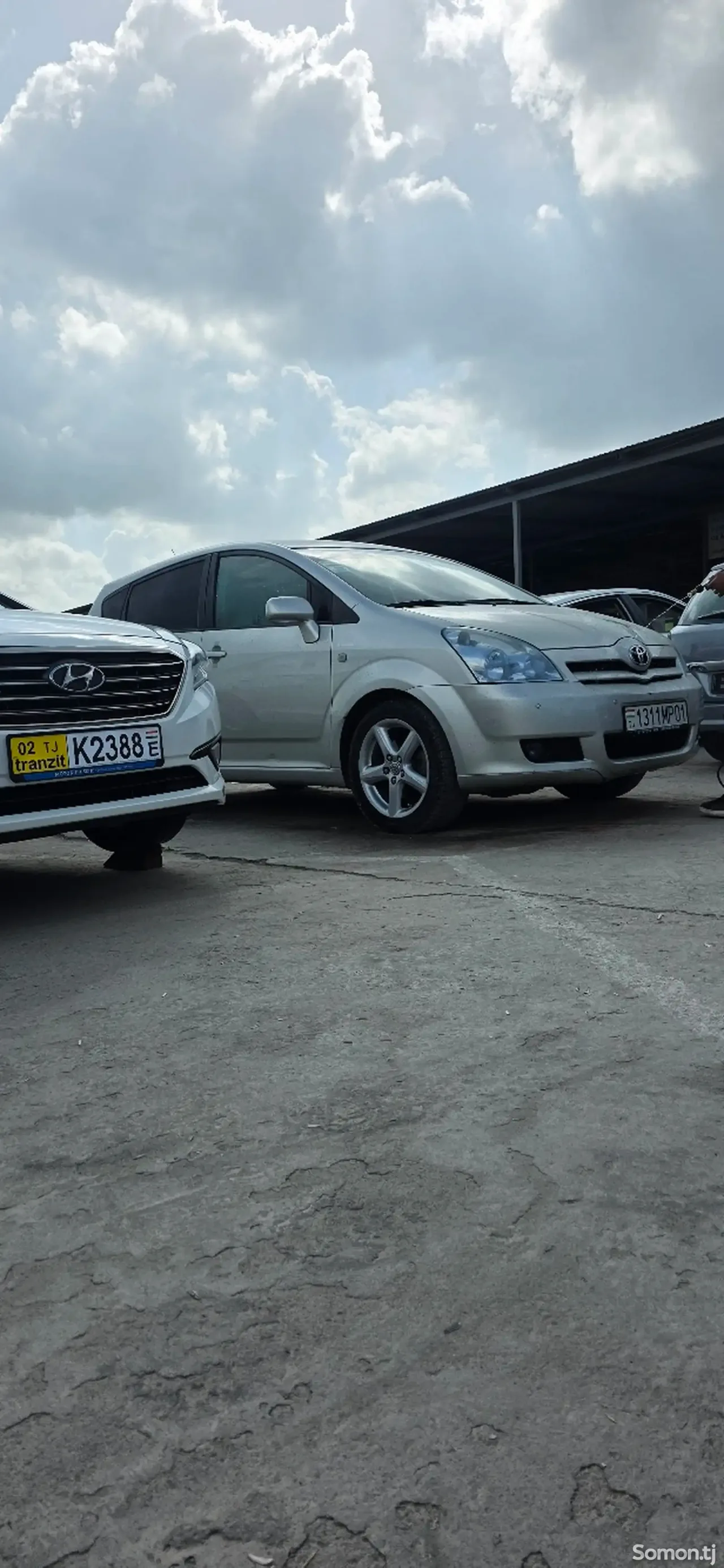 Toyota Avensis Verso 2006 · 0.8 MT