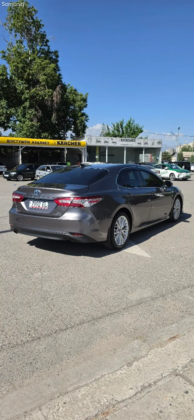 Toyota Camry 2018 · 2.5 AT