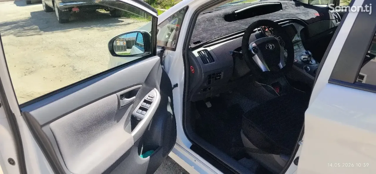 Toyota Prius 2010 · 1.8 AT