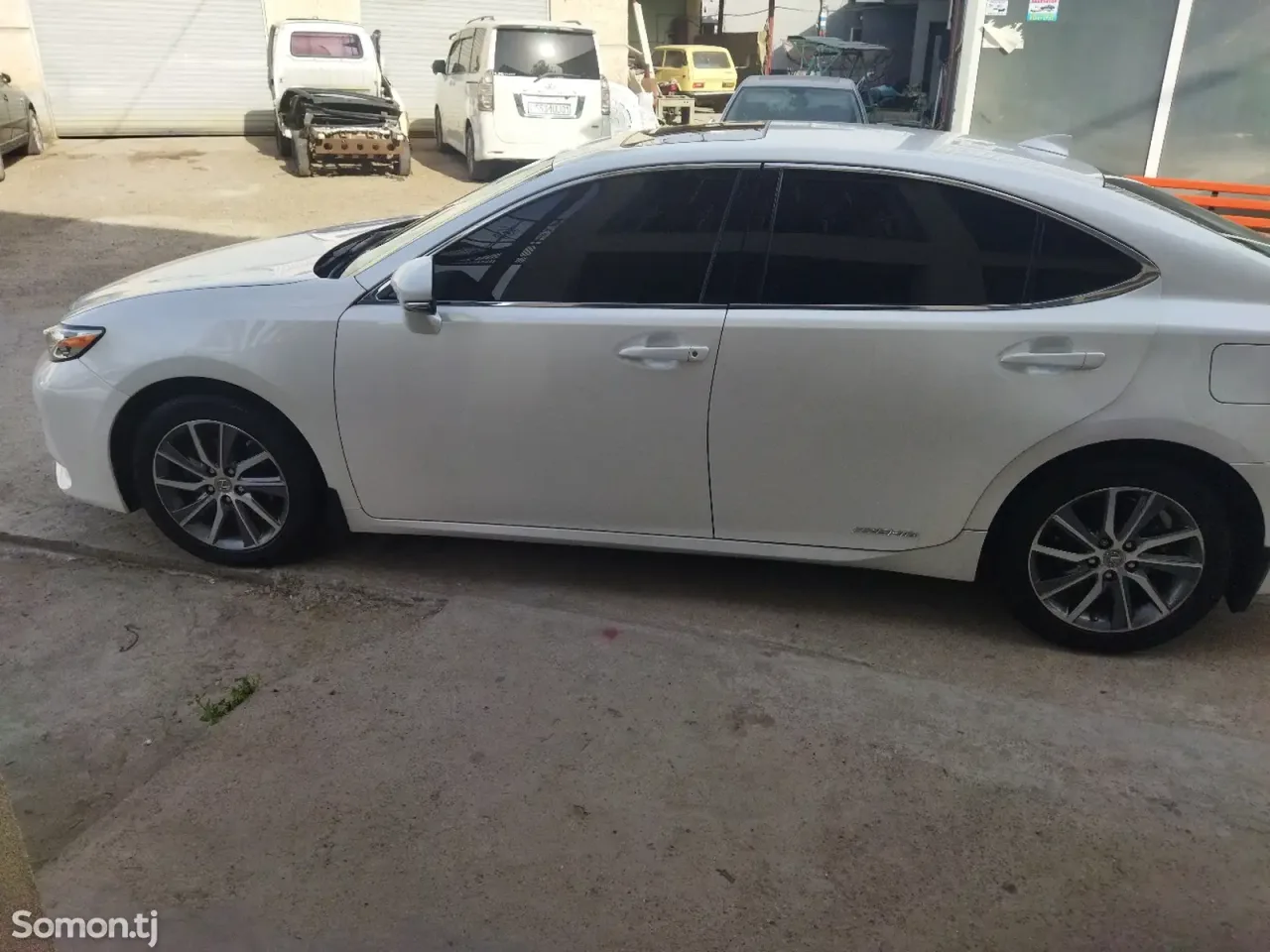 Lexus ES series 2016 · 3.0 AT