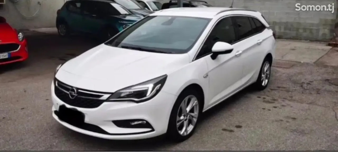Opel Astra K 2018 · 1.6 MT