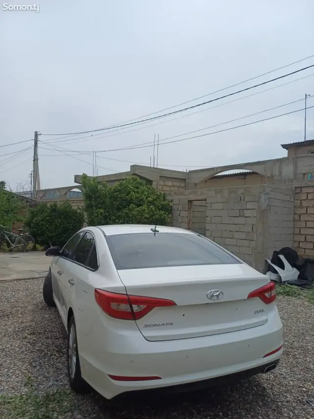 Hyundai Sonata 2015 · 2.0 AT