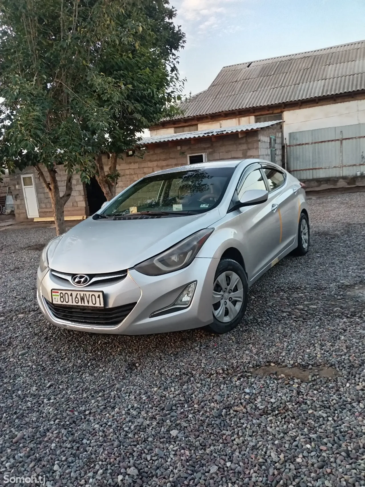 Hyundai Elantra 2016 · 1.8 AT