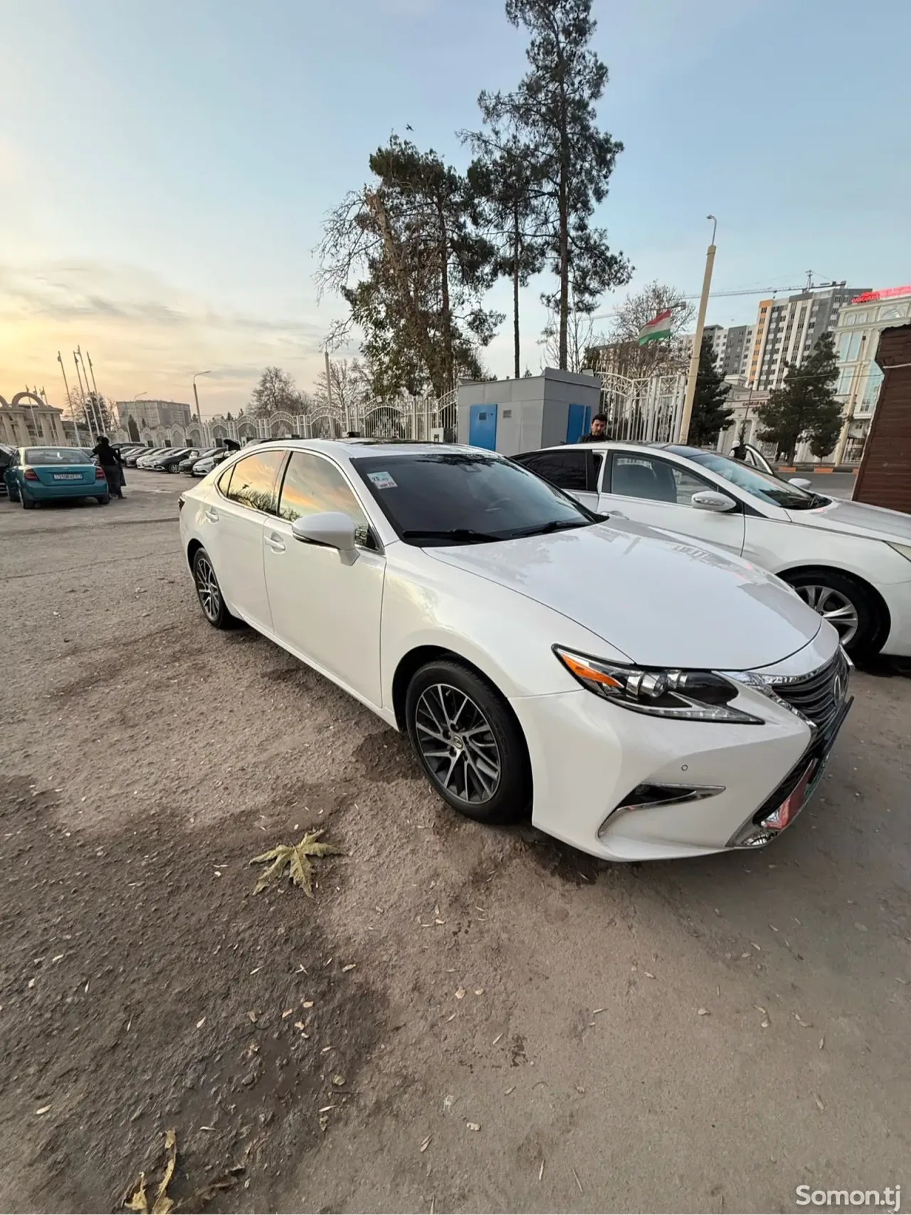 Lexus ES series 2016 · 3.5 AT