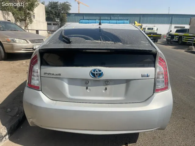 Toyota Prius 2014 · 1.8 AT