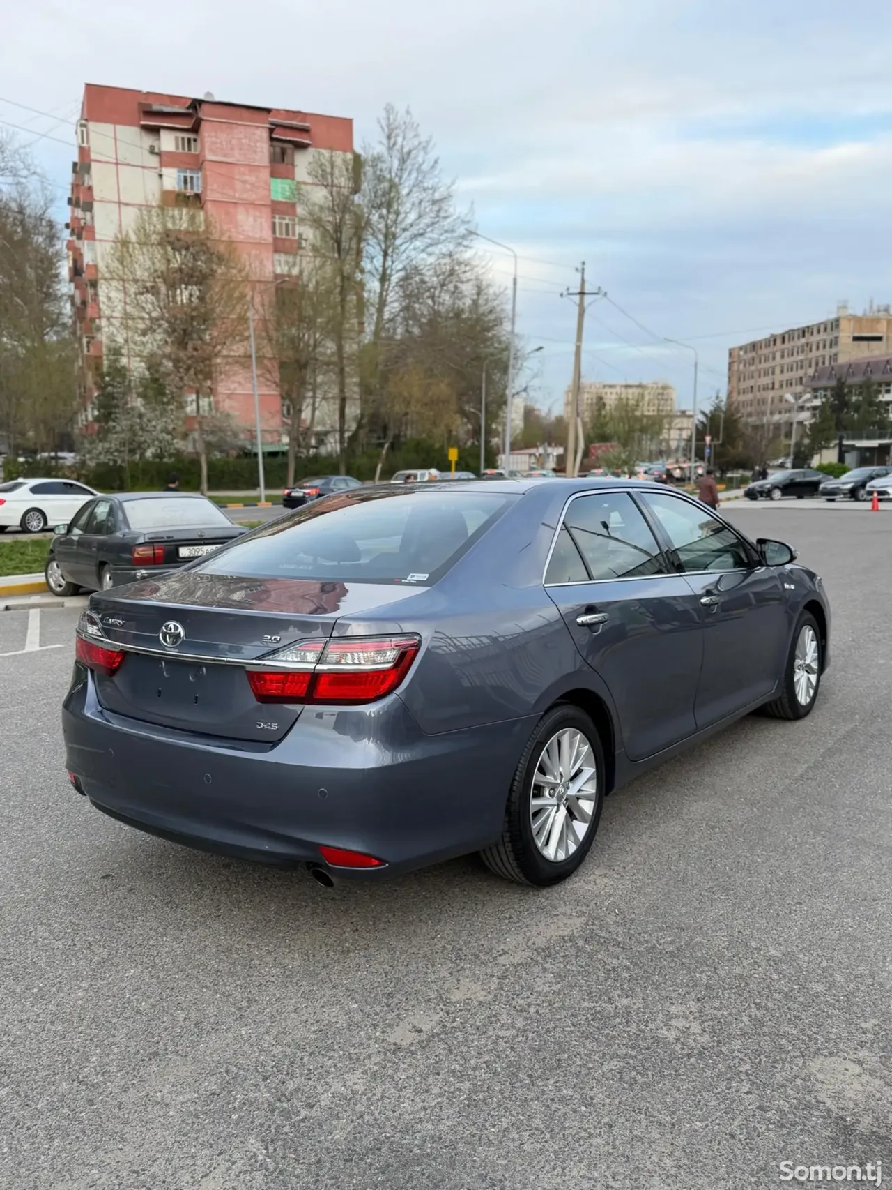 Toyota Camry 2015 · 2.0 AT