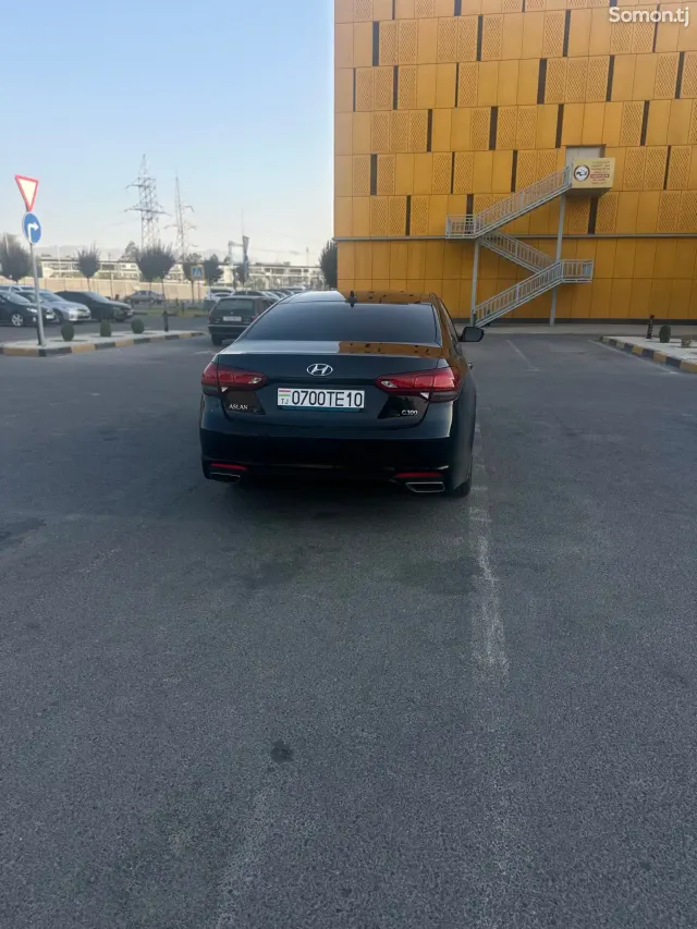 Hyundai Aslan 2015 · 3.0 AT