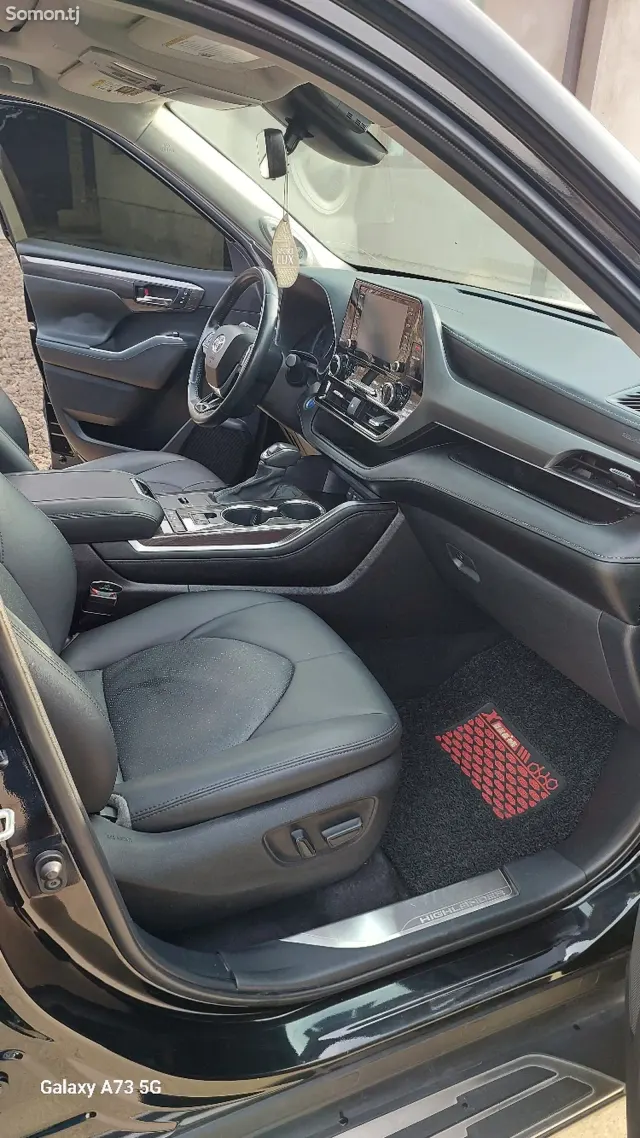 Toyota Highlander 2021 · 2.5 AT