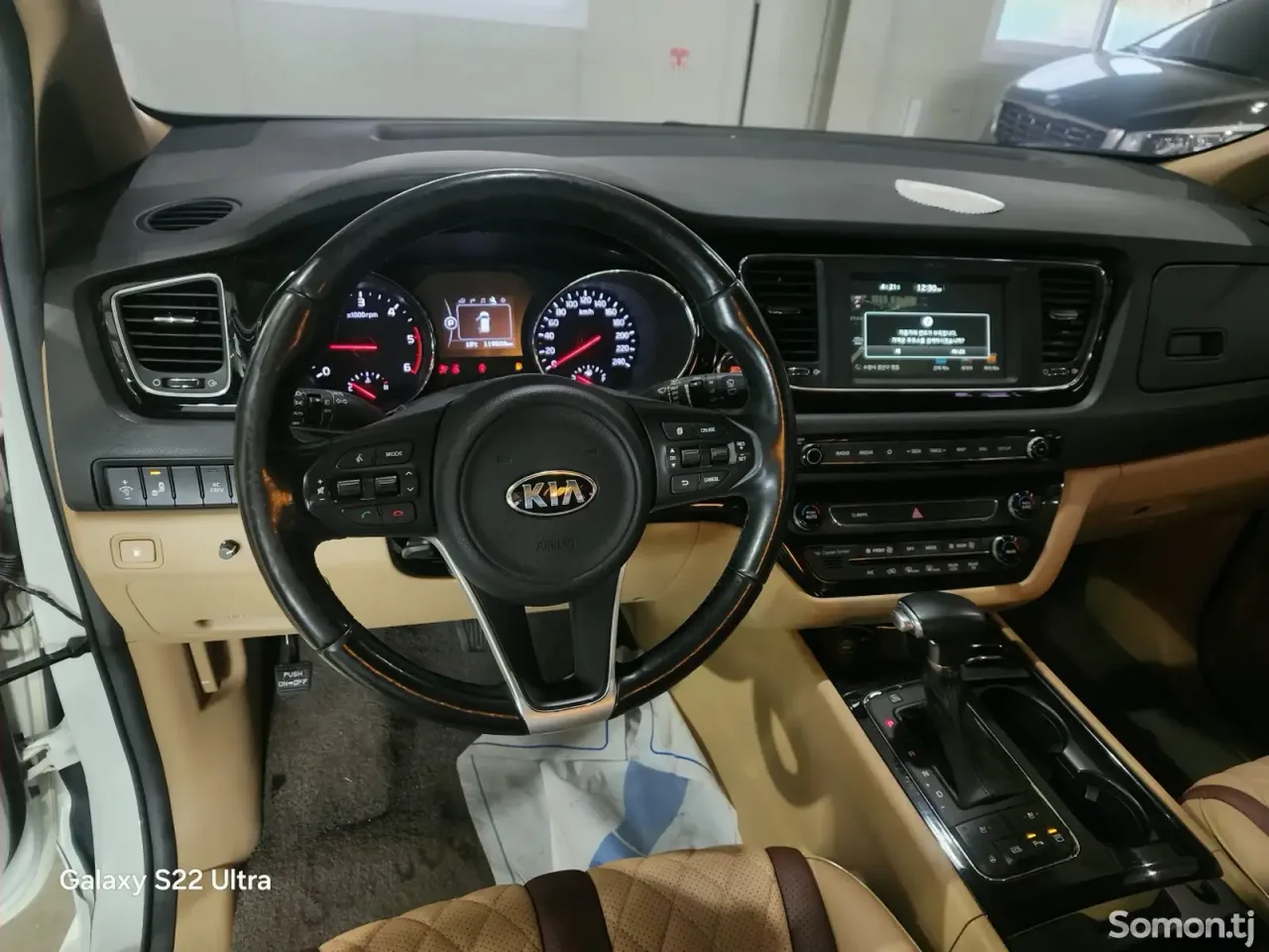 Kia Carnival 2017 · 2.2 AT