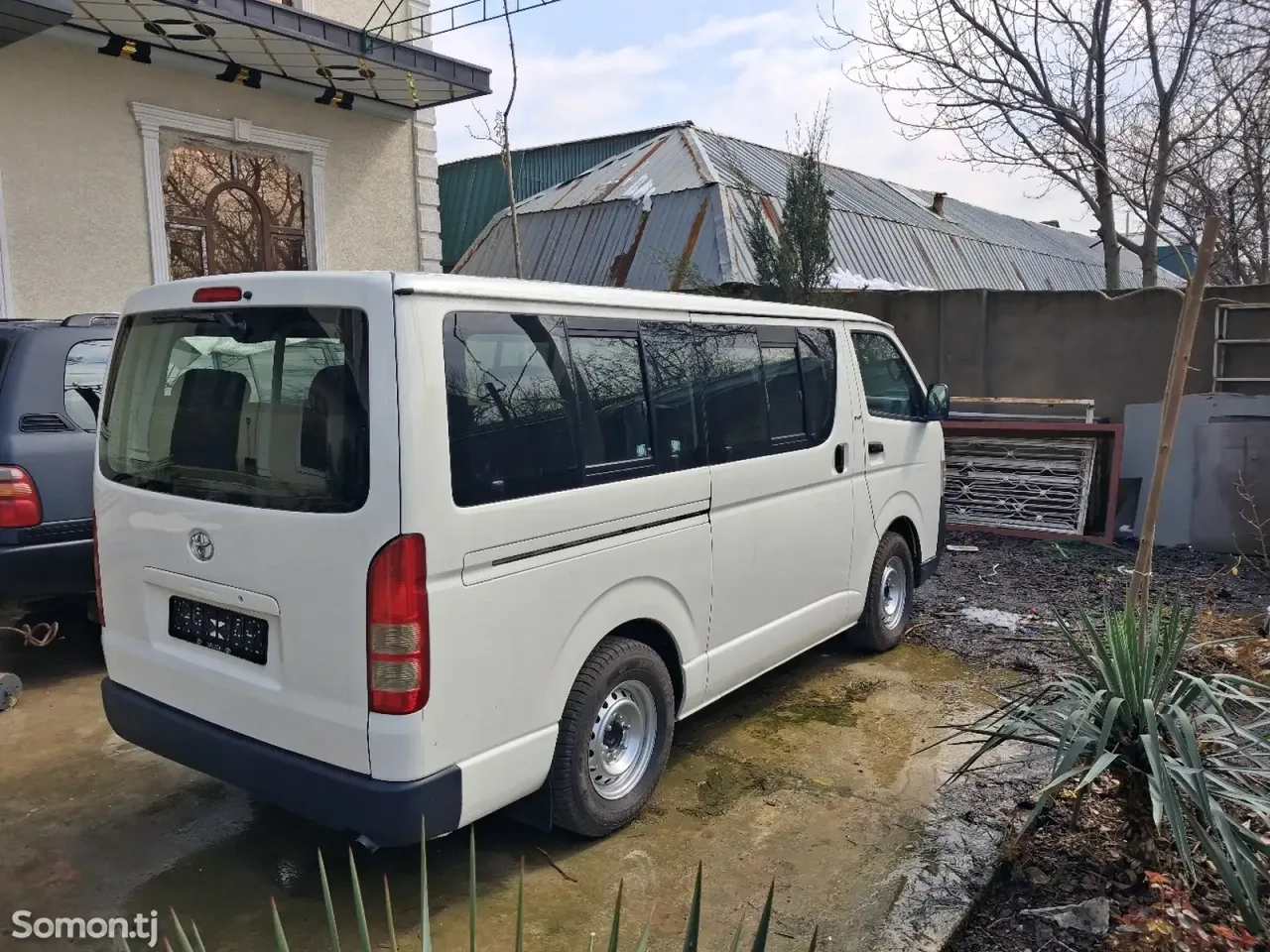 Toyota HiAce 2007 · 2.4 MT