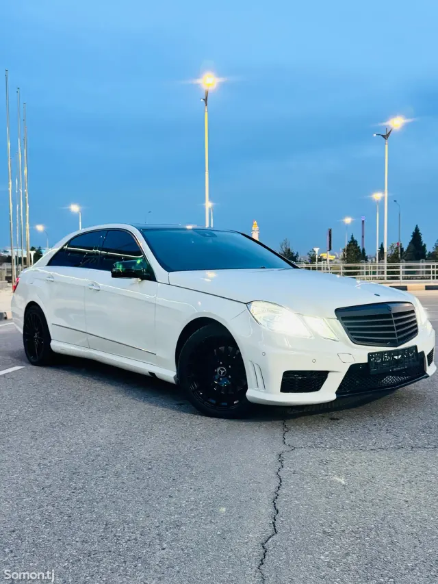 Mercedes-Benz E class 2010 · 3.5 AT