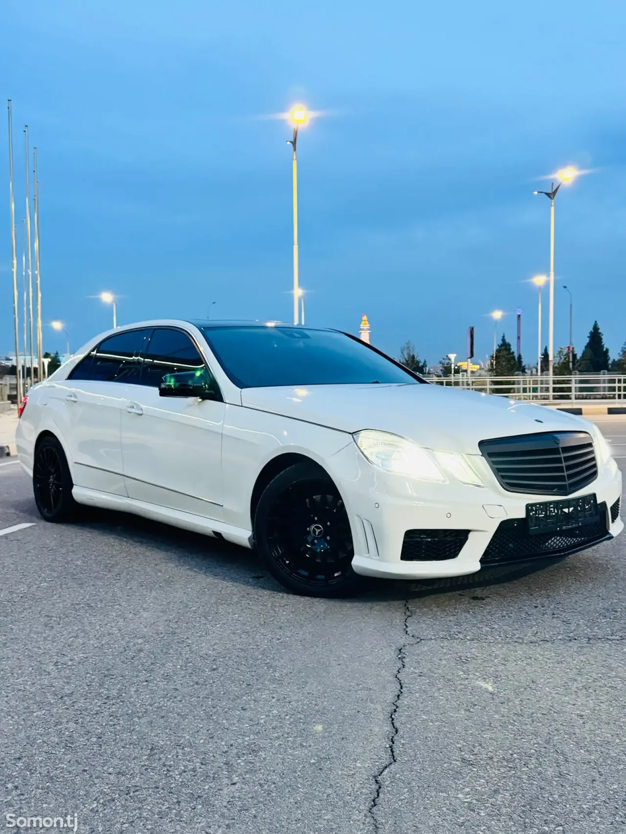 Mercedes-Benz E class 2010 · 3.5 AT