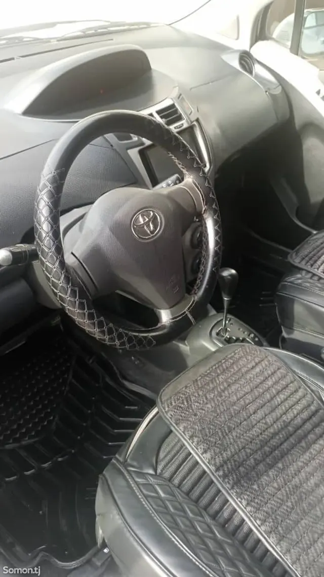 Toyota Vitz 2009 · 1.3 AT