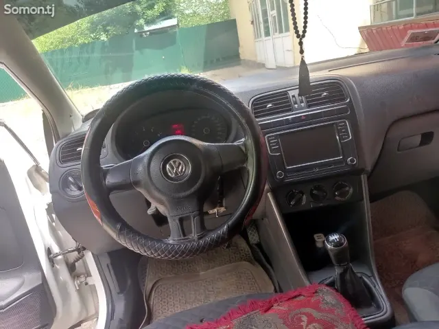 Volkswagen Polo 2014 · 1.6 MT
