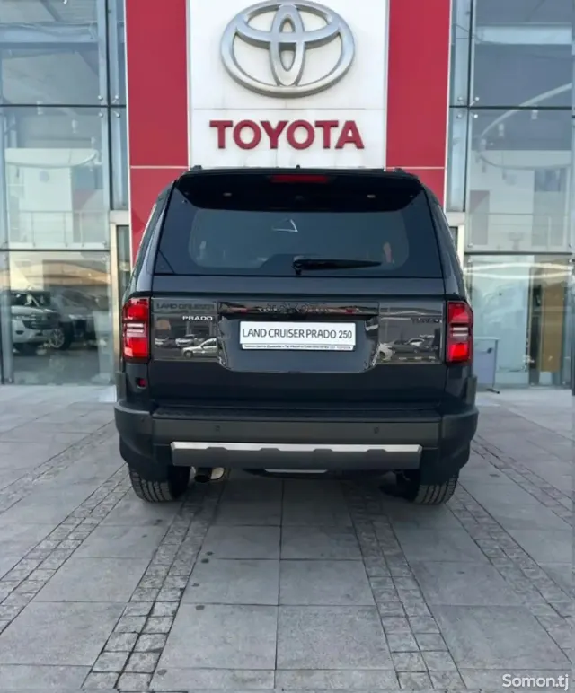 Toyota Land Cruiser Prado 2025 · 2.4 AT