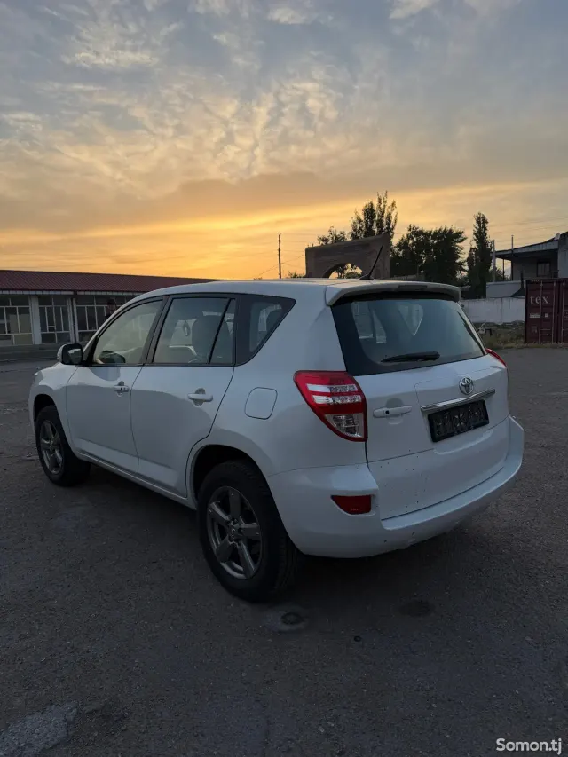Toyota RAV 4 2012 · 2.0 MT