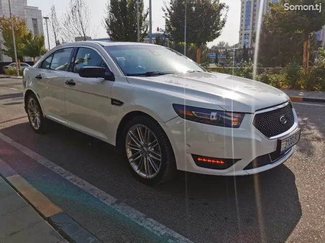 Ford Taurus 2017 · 3.5 AT