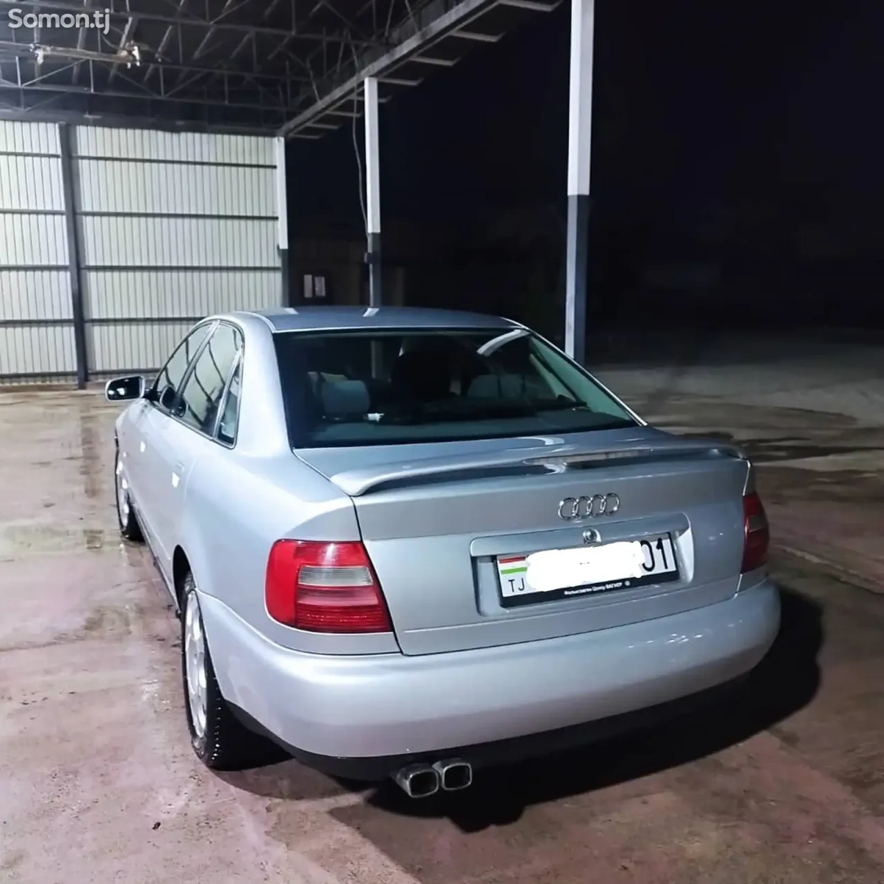 Audi A4 1998 · 1.8 MT