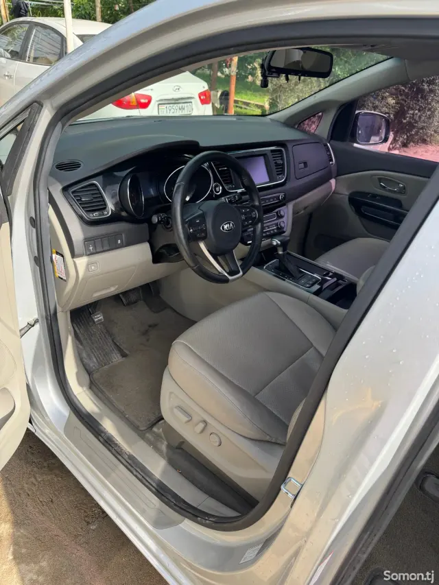 Kia Carnival 2016 · 2.2 AT