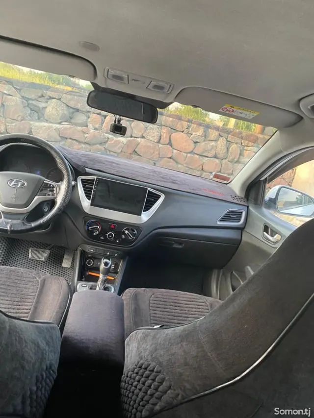 Hyundai Accent 2018 · 1.5 AT